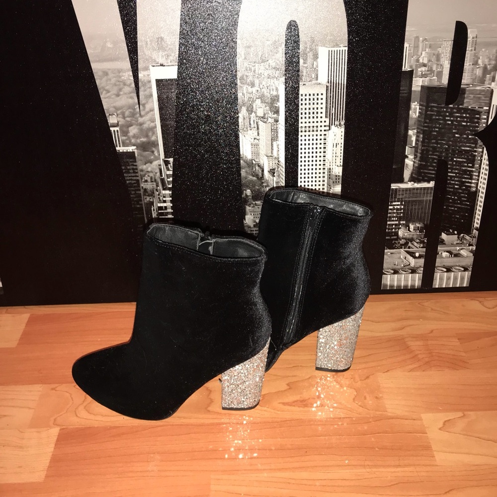 Black Booties w/ Glitter Heel✨